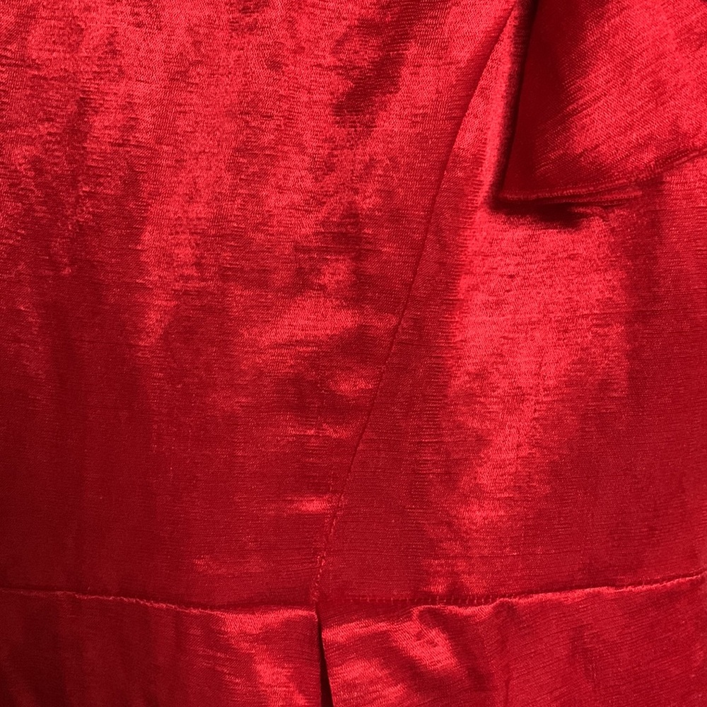 Cue red dress - Picture 9 of 9